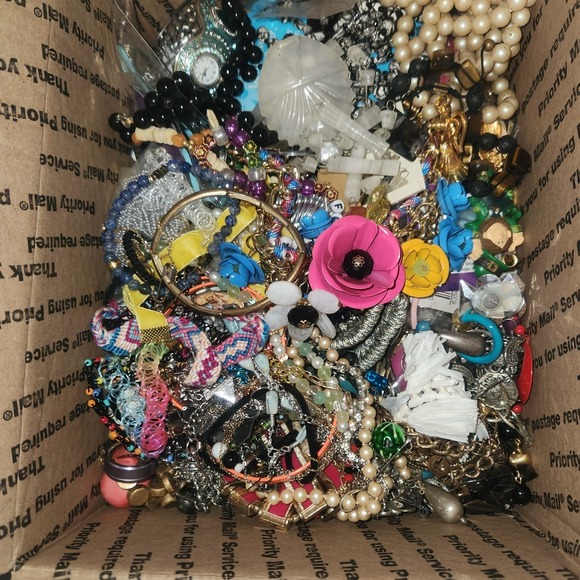 7+ LBS  VINTAGE  TO NOW CRAFT JUNK SCRAP Jewelry Lot Harvest Repurpose Salvage - Picture 4 of 6
